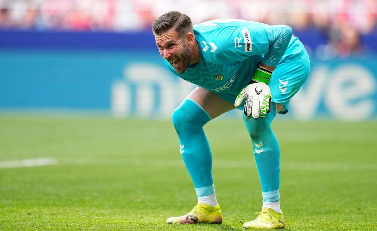 Adrián San Miguel hace oficial su retirada del fútbol en el Betis-Levante Adrián San Miguel hace oficial su retirada del fútbol en el Betis-Levante