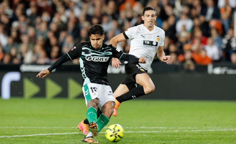 El Betis iniciará LaLiga visitando al Valencia y la cerrará en casa ante el Atlético El Betis iniciará LaLiga visitando al Valencia y la cerrará en casa ante el Atlético