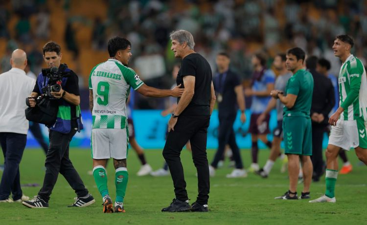 El ‘9’ del Betis es del Cucho y Abde juega a otra cosa El ‘9’ del Betis es del Cucho y Abde juega a otra cosa