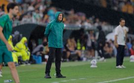 Manuel Pellegrini sobre el arbitraje en el Betis-Barcelona: «Ha habido decisiones incomprensibles e inexplicables» Manuel Pellegrini sobre el arbitraje en el Betis-Barcelona: «Ha habido decisiones incomprensibles e inexplicables»