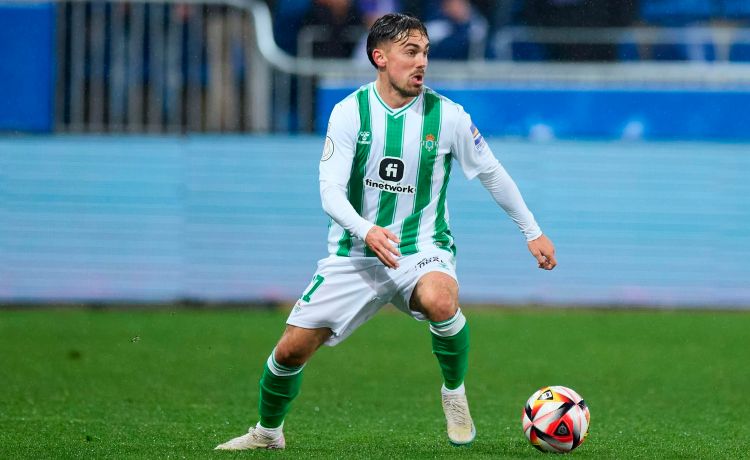 El Como de Cesc Fábregas tantea a Rodri y el Betis solicita seis millones El Como de Cesc Fábregas tantea a Rodri y el Betis solicita seis millones