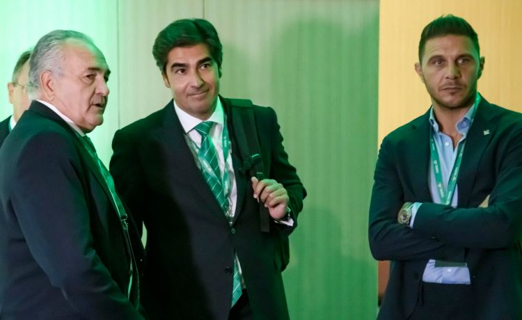 Joaquín Sánchez aterciopela la situación: «todo nuestro apoyo, desde el primero hasta el último, para Pellegrini y la plantilla» Joaquín Sánchez aterciopela la situación: «todo nuestro apoyo, desde el primero hasta el último, para Pellegrini y la plantilla»