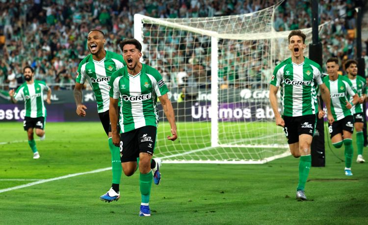 Fornals, quién si no, visa la Champions para el Betis 21 años después Fornals, quién si no, visa la Champions para el Betis 21 años después