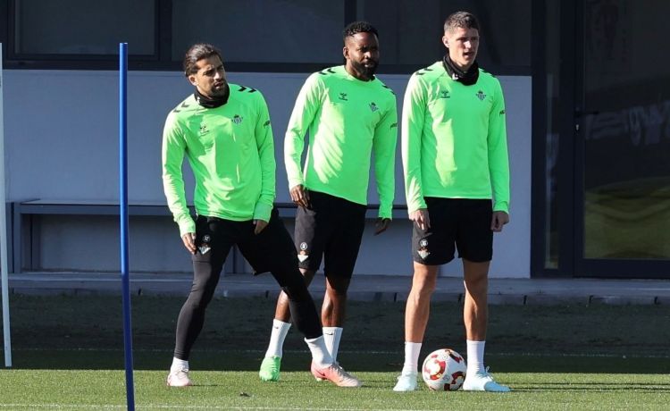 Betis: Ricardo Rodríguez, opción de cuarto central si se queda Betis: Ricardo Rodríguez, opción de cuarto central si se queda
