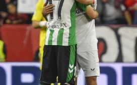 Roberto Carlos: «Jesús Navas, Finidi y Joaquín se acuerdan de las patadas que les daba» Roberto Carlos: «Jesús Navas, Finidi y Joaquín se acuerdan de las patadas que les daba»