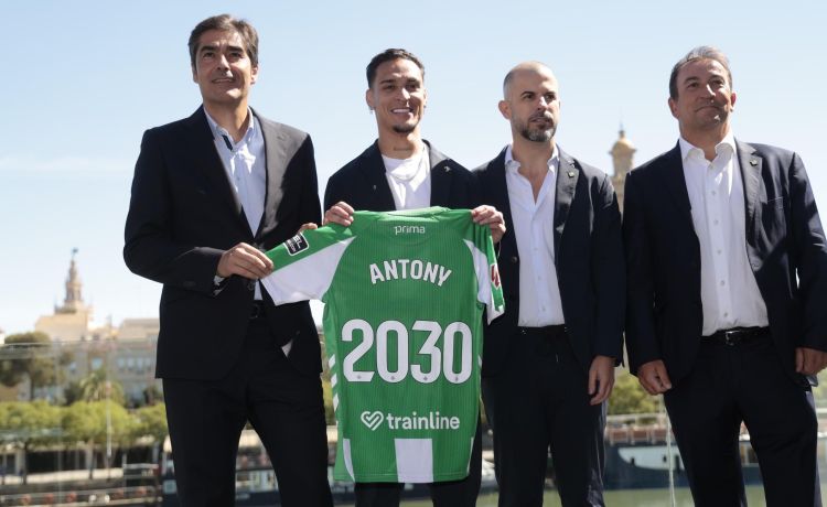 Un mercado sin movimientos y con lesiones exigen al máximo al Betis Un mercado sin movimientos y con lesiones exigen al máximo al Betis