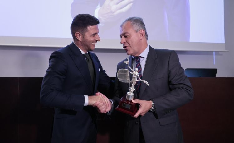 El Alcalde de Sevilla carga contra LaLiga por el Betis-Madrid en plena feria: «Ya empiezo a pedir disculpas a los béticos» El Alcalde de Sevilla carga contra LaLiga por el Betis-Madrid en plena feria: «Ya empiezo a pedir disculpas a los béticos»