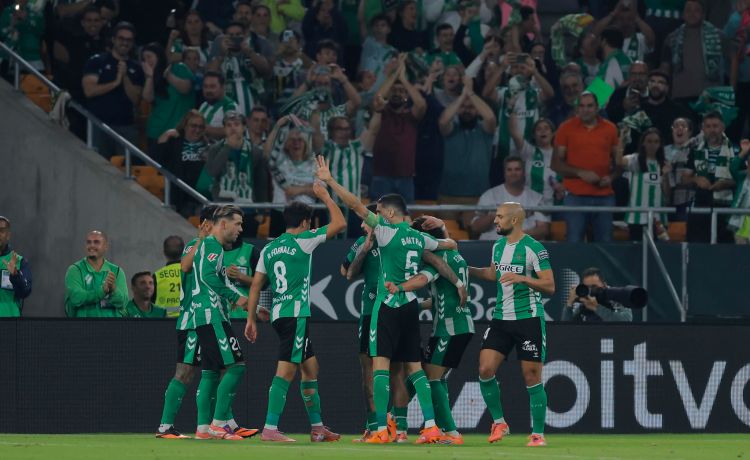 El único futbolista del Betis que no ha perdido esta temporada y ya es talismán El único futbolista del Betis que no ha perdido esta temporada y ya es talismán