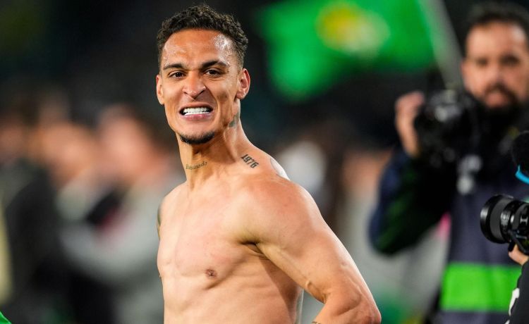 El Betis aprieta por el fichaje de Antony de cara a una fecha clave El Betis aprieta por el fichaje de Antony de cara a una fecha clave