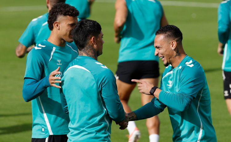 Una noche de carácter para el Betis en Vallecas Una noche de carácter para el Betis en Vallecas