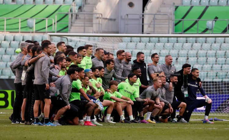 Las imágenes del entrenamiento del Betis en el Wroclaw Stadium Arena de Brestlavia Las imágenes del entrenamiento del Betis en el Wroclaw Stadium Arena de Brestlavia