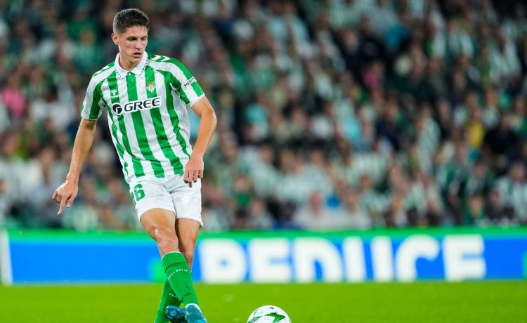 El Betis rechaza una oferta del Stuttgart por Altimira El Betis rechaza una oferta del Stuttgart por Altimira