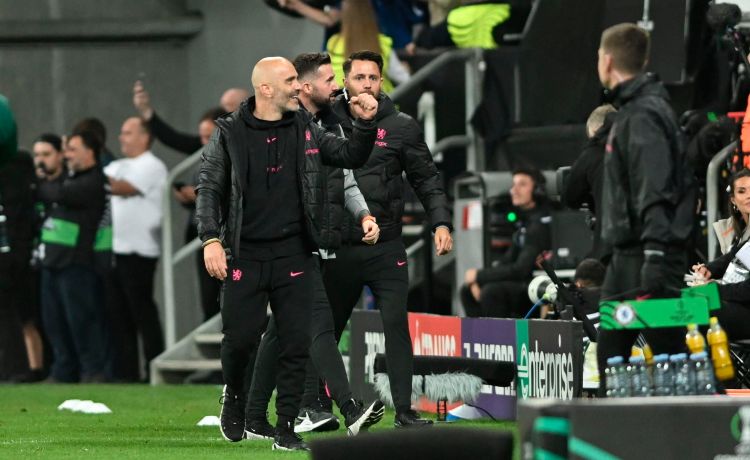 La respuesta del Betis a la felicitación del Sevilla a Maresca: “Enhorabuena por quedarse en Primera” La respuesta del Betis a la felicitación del Sevilla a Maresca: “Enhorabuena por quedarse en Primera”