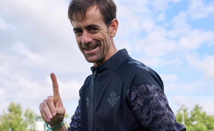 Las pulseras de Juan Rojo, que se han convertido en la unión para la salvación del Real Betis Féminas Las pulseras de Juan Rojo, que se han convertido en la unión para la salvación del Real Betis Féminas