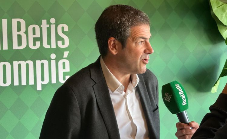 Polémico vídeo de Ramón Alarcón, CEO del Real Betis, cantando en contra del Sevilla FC Polémico vídeo de Ramón Alarcón, CEO del Real Betis, cantando en contra del Sevilla FC