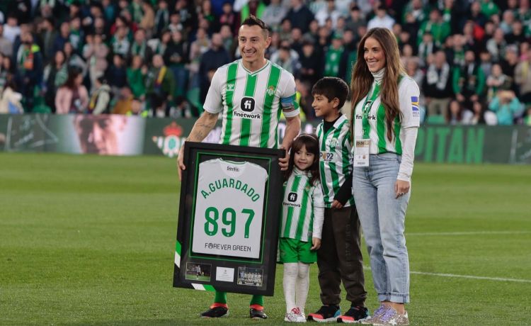 Guardado, sobre el derbi de Copa y el palo: «Se agarraron a todo para hacer una telenovela y parar el partido» Guardado, sobre el derbi de Copa y el palo: «Se agarraron a todo para hacer una telenovela y parar el partido»