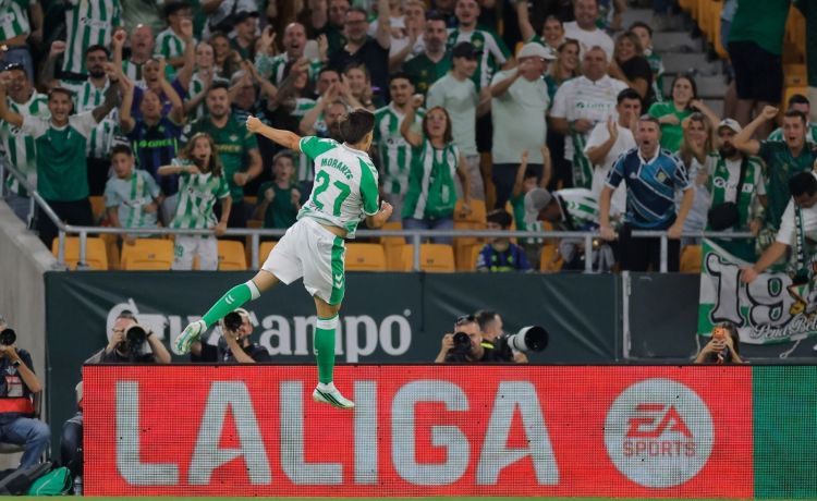 El hijo de Morante de la Puebla debuta con el Betis y firma un golazo ante Osasuna El hijo de Morante de la Puebla debuta con el Betis y firma un golazo ante Osasuna
