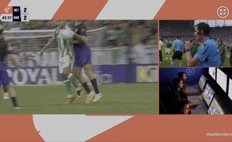 El audio del VAR en la jugada polémica del gol anulado al Betis contra el Barcelona El audio del VAR en la jugada polémica del gol anulado al Betis contra el Barcelona