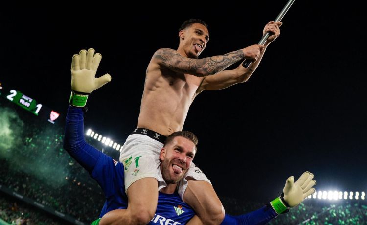 La viral celebración de Antony tras ganar el derbi con el Betis La viral celebración de Antony tras ganar el derbi con el Betis