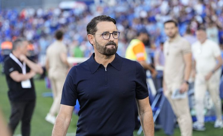 Bordalás: «El Betis puede hacer dos equipos y no sabría cuál es titular y cuál suplente» Bordalás: «El Betis puede hacer dos equipos y no sabría cuál es titular y cuál suplente»