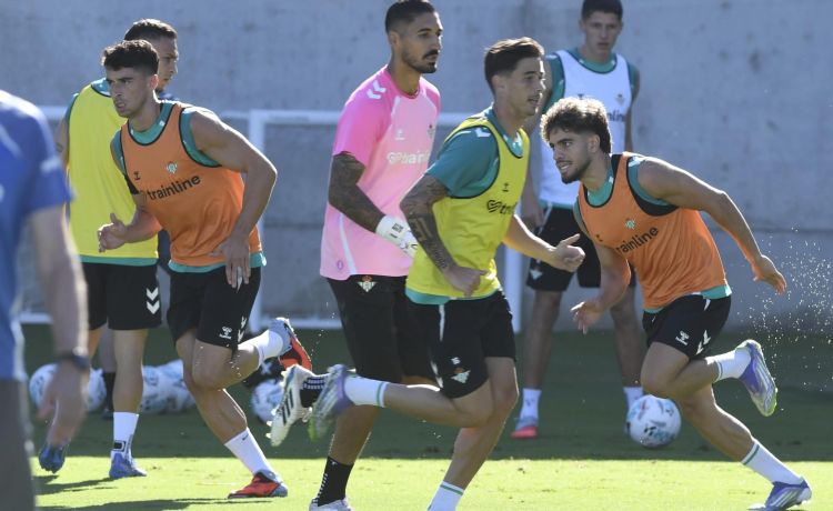 Pellegrini ya cuenta con su fondo de armario en el Betis Pellegrini ya cuenta con su fondo de armario en el Betis