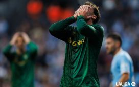 Sin un ‘9’, el Betis se atasca; con Parrott, perdona al Celta Sin un ‘9’, el Betis se atasca; con Parrott, perdona al Celta
