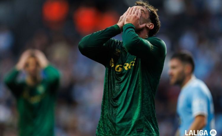 Sin un ‘9’, el Betis se atasca; con Parrott, perdona al Celta Sin un ‘9’, el Betis se atasca; con Parrott, perdona al Celta