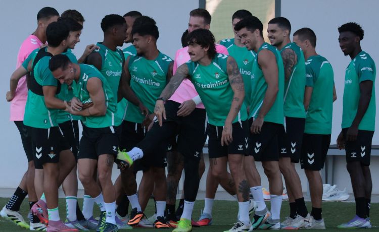 Betis-Osasuna: Todos a una para subirse al tren Betis-Osasuna: Todos a una para subirse al tren
