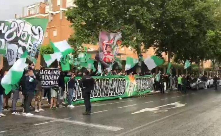 Los aficionados del Betis lanzan una petición para un recibimiento a la altura en el derbi Los aficionados del Betis lanzan una petición para un recibimiento a la altura en el derbi