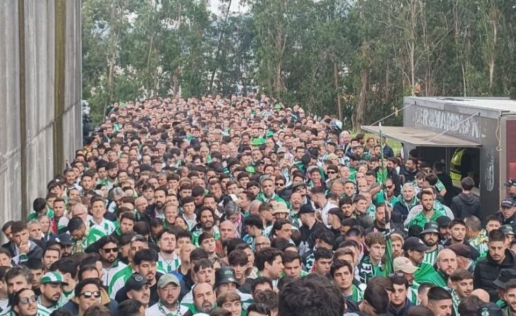 El Betis se queja a la UEFA por el maltrato a sus aficionados; tres controles para acceder y tiempos de espera eternos en Braga El Betis se queja a la UEFA por el maltrato a sus aficionados; tres controles para acceder y tiempos de espera eternos en Braga
