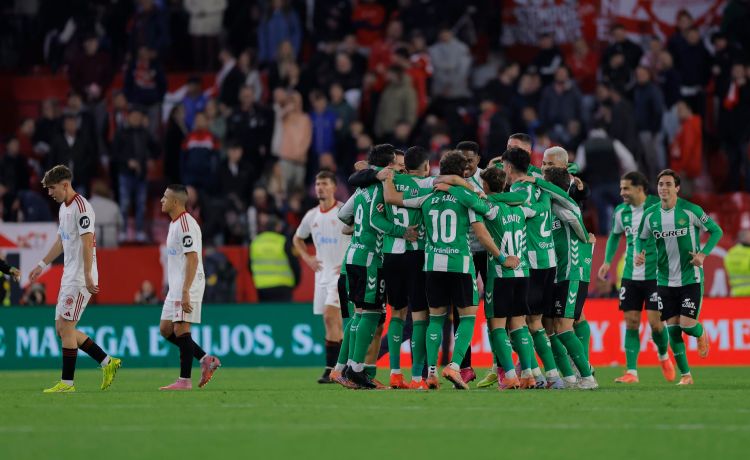 Munuera Montero alargó el gozo del Betis de Pellegrini Munuera Montero alargó el gozo del Betis de Pellegrini