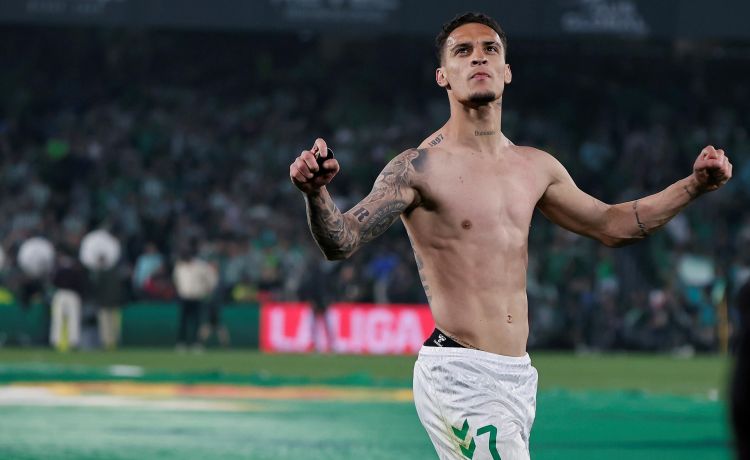 Cónclave en Heliópolis para el futuro de Antony y el Betis Cónclave en Heliópolis para el futuro de Antony y el Betis