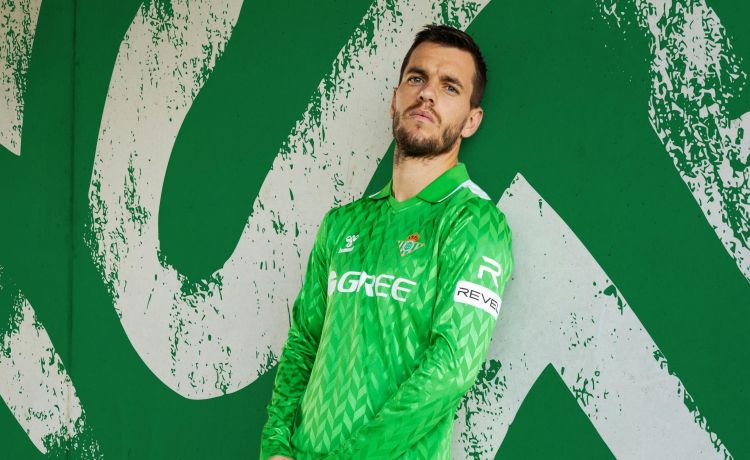 El Betis jugará el derbi con la equipación verde de la pasada campaña El Betis jugará el derbi con la equipación verde de la pasada campaña
