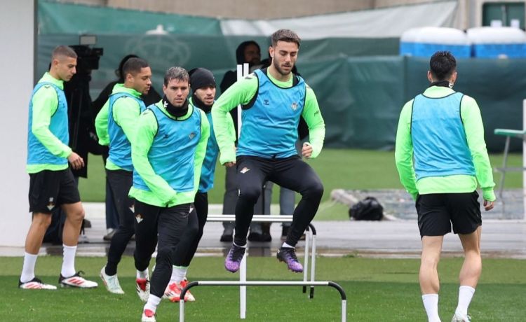 Iker Losada, baja en el Betis mientras se negocia con el Celta Iker Losada, baja en el Betis mientras se negocia con el Celta
