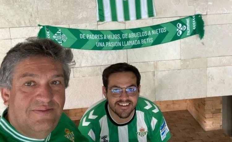 Un aficionado mexicano recorre cerca de 10.000 kilómetros para ver al Betis luchar por su primer título europeo Un aficionado mexicano recorre cerca de 10.000 kilómetros para ver al Betis luchar por su primer título europeo