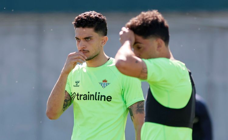 Batra: «Rakitic me dijo que me había equivocado de equipo, el tiempo me dio la razón» Batra: «Rakitic me dijo que me había equivocado de equipo, el tiempo me dio la razón»
