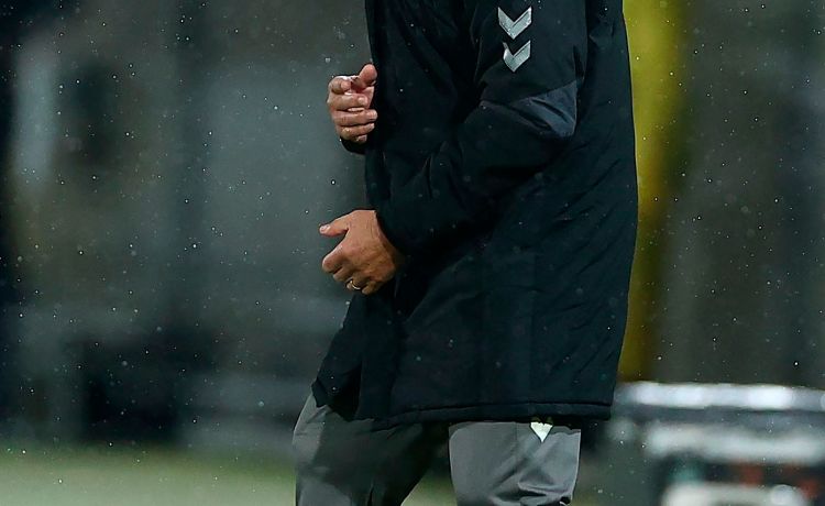 Pellegrini mueve el tablero para el asalto del Betis a Cornellá Pellegrini mueve el tablero para el asalto del Betis a Cornellá