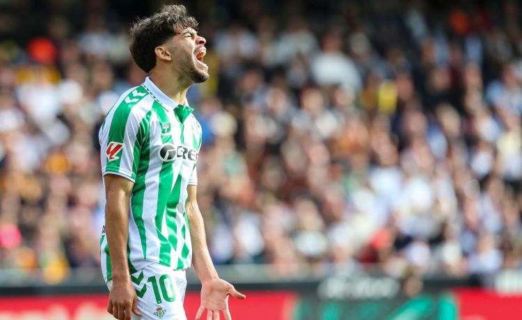 Abde, baja en el entrenamiento del Betis y posible ausencia europea Abde, baja en el entrenamiento del Betis y posible ausencia europea