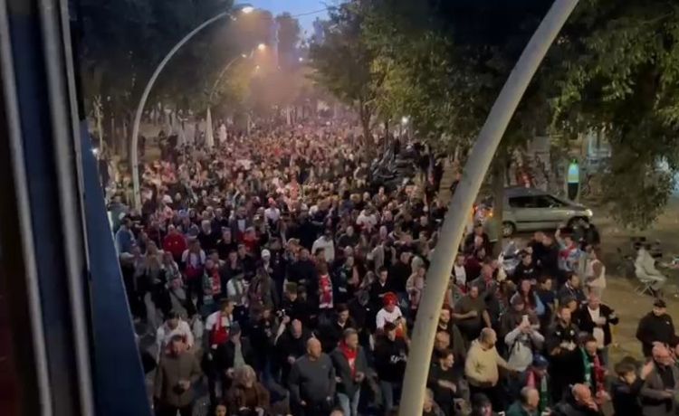 Escoltados unos 3.500 hinchas del Utrecht hacia La Cartuja para el partido ante el Betis Escoltados unos 3.500 hinchas del Utrecht hacia La Cartuja para el partido ante el Betis