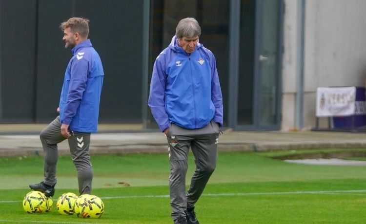 Alineación probable del Betis ante el Dinamo de Zagreb: cinco bajas y últimos bailes Alineación probable del Betis ante el Dinamo de Zagreb: cinco bajas y últimos bailes