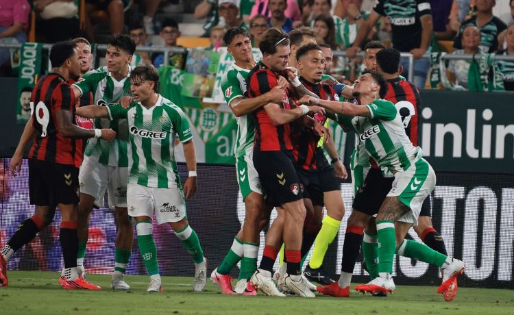 Empate en un intercambio de gol(p)es Empate en un intercambio de gol(p)es