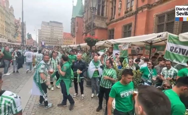 Marea verdiblanca en Breslavia: la afición bética toma las calles Marea verdiblanca en Breslavia: la afición bética toma las calles