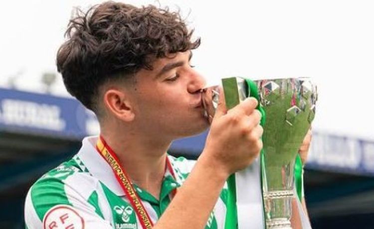 Iván Corralejo, la gran novedad en la convocatoria del Betis ante el Alavés Iván Corralejo, la gran novedad en la convocatoria del Betis ante el Alavés