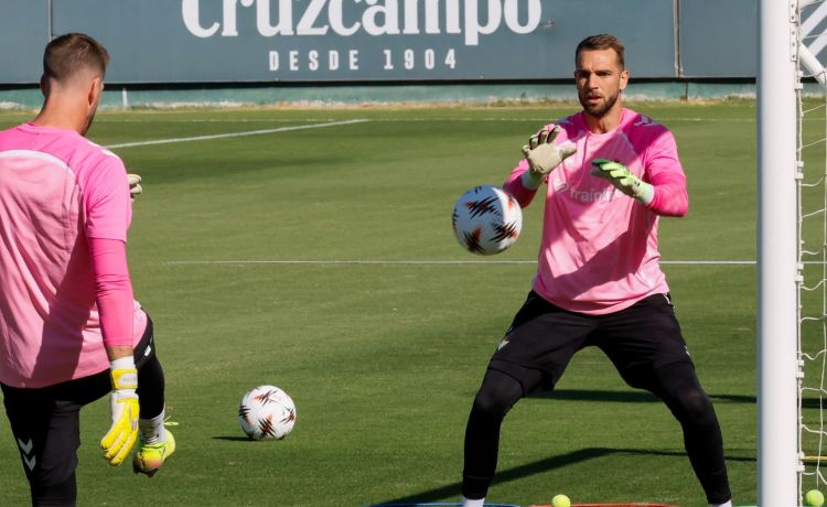 Pau López, el único que no rota en el Betis Pau López, el único que no rota en el Betis