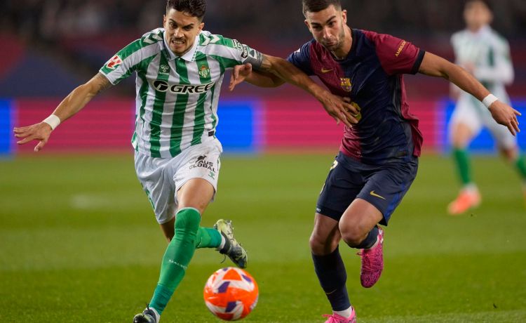 El imperial Bartra como adalid de un Betis que hizo bloque en Montjuïc El imperial Bartra como adalid de un Betis que hizo bloque en Montjuïc