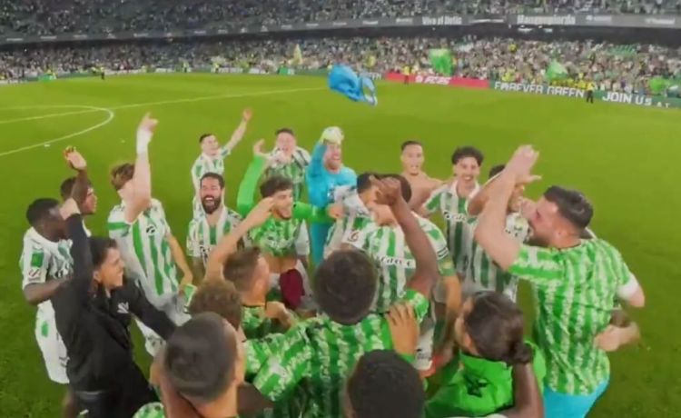 Así fue la celebración de los jugadores del Betis antes de medirse a la Fiorentina Así fue la celebración de los jugadores del Betis antes de medirse a la Fiorentina