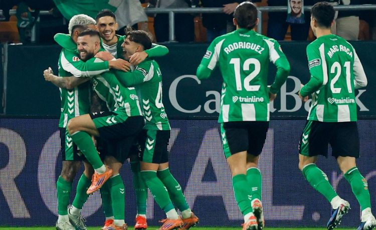 La solidez en La Cartuja y el histórico con el Rayo, avales del Betis en busca del póker La solidez en La Cartuja y el histórico con el Rayo, avales del Betis en busca del póker