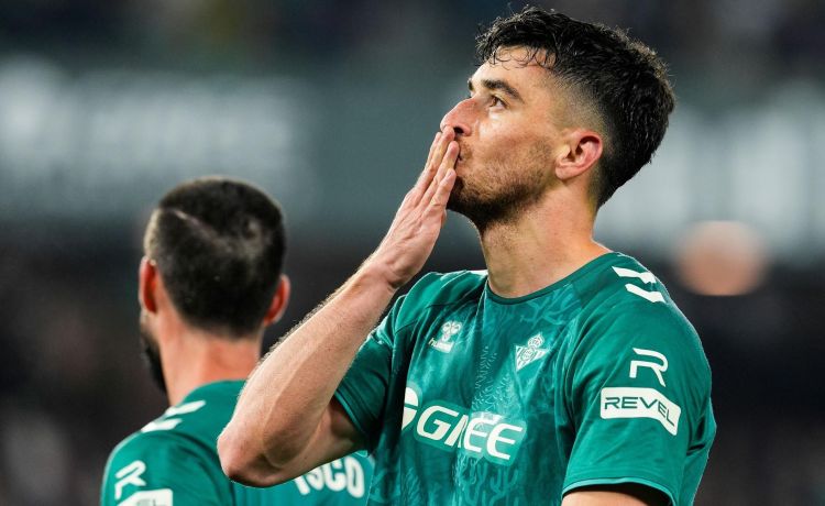 La decisión en el Betis con el fichaje del centrocampista, a la espera de Marc Roca La decisión en el Betis con el fichaje del centrocampista, a la espera de Marc Roca