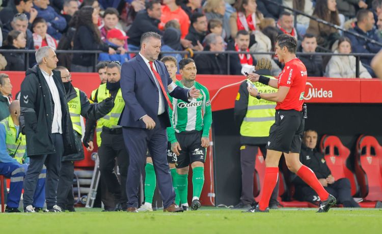 El completo informe de LaLiga sobre los incidentes y los insultos del derbi Sevilla-Betis El completo informe de LaLiga sobre los incidentes y los insultos del derbi Sevilla-Betis