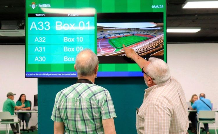 El Betis 98% de socios del Betis mantiene su asiento y se alcanzarán los 55.000 abonados El Betis 98% de socios del Betis mantiene su asiento y se alcanzarán los 55.000 abonados